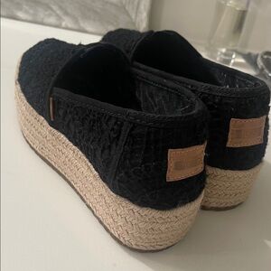 Toms Valencia Platform Espadrille black Crochet Lace size 6
